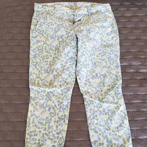 Khakis by GAP size 6 Ankle pants